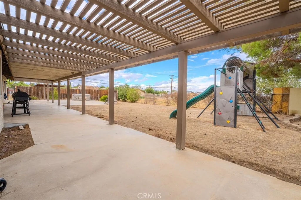 18106 Carob Street, Hesperia, California 92345 home-pic-40