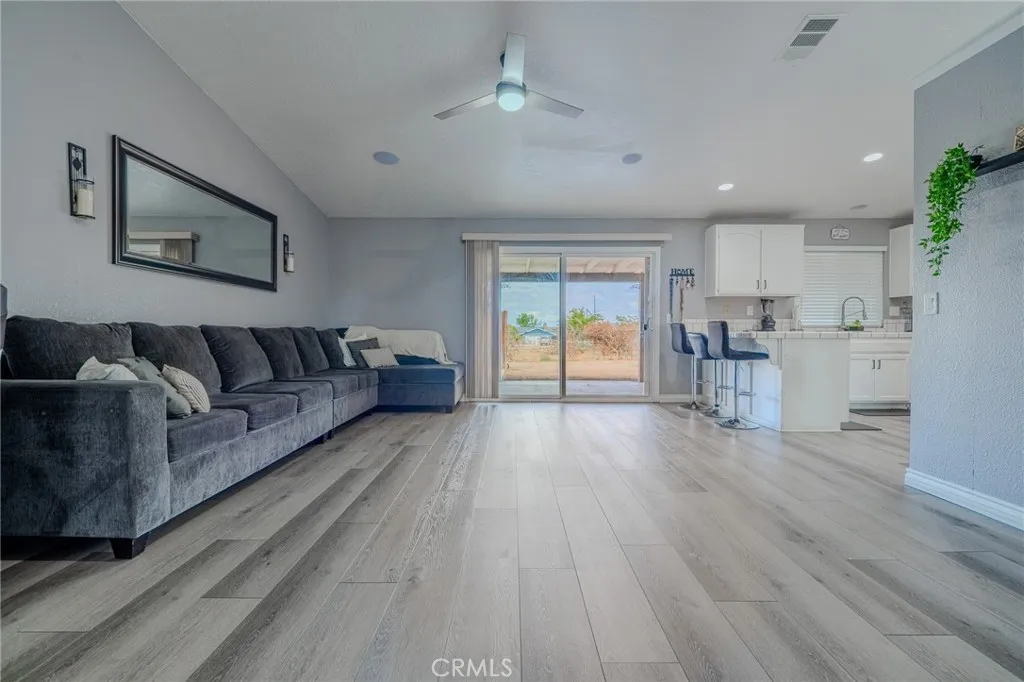 18106 Carob Street, Hesperia, California 92345 home-pic-11