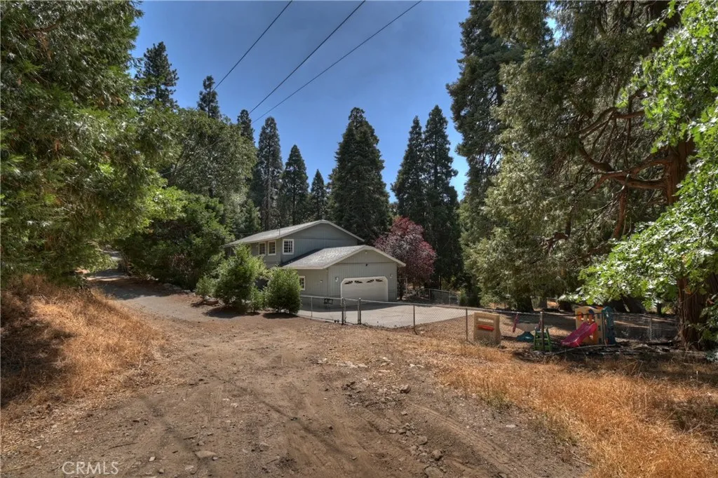 386 Garden Drive, Cedarpines Park, California 92322 home-pic-31