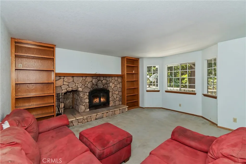 386 Garden Drive, Cedarpines Park, California 92322 home-pic-4