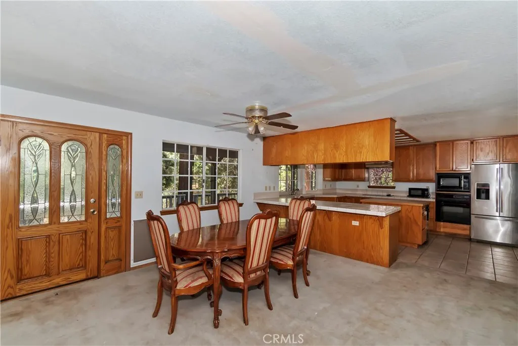 386 Garden Drive, Cedarpines Park, California 92322 home-pic-8