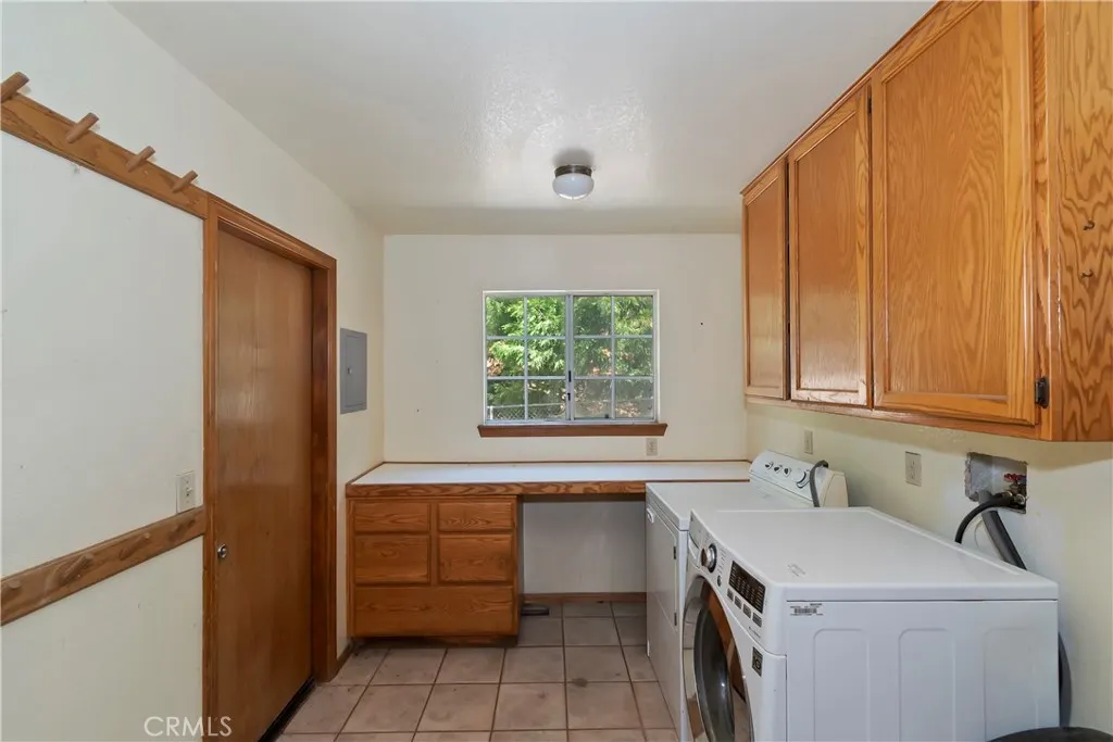 386 Garden Drive, Cedarpines Park, California 92322 home-pic-11