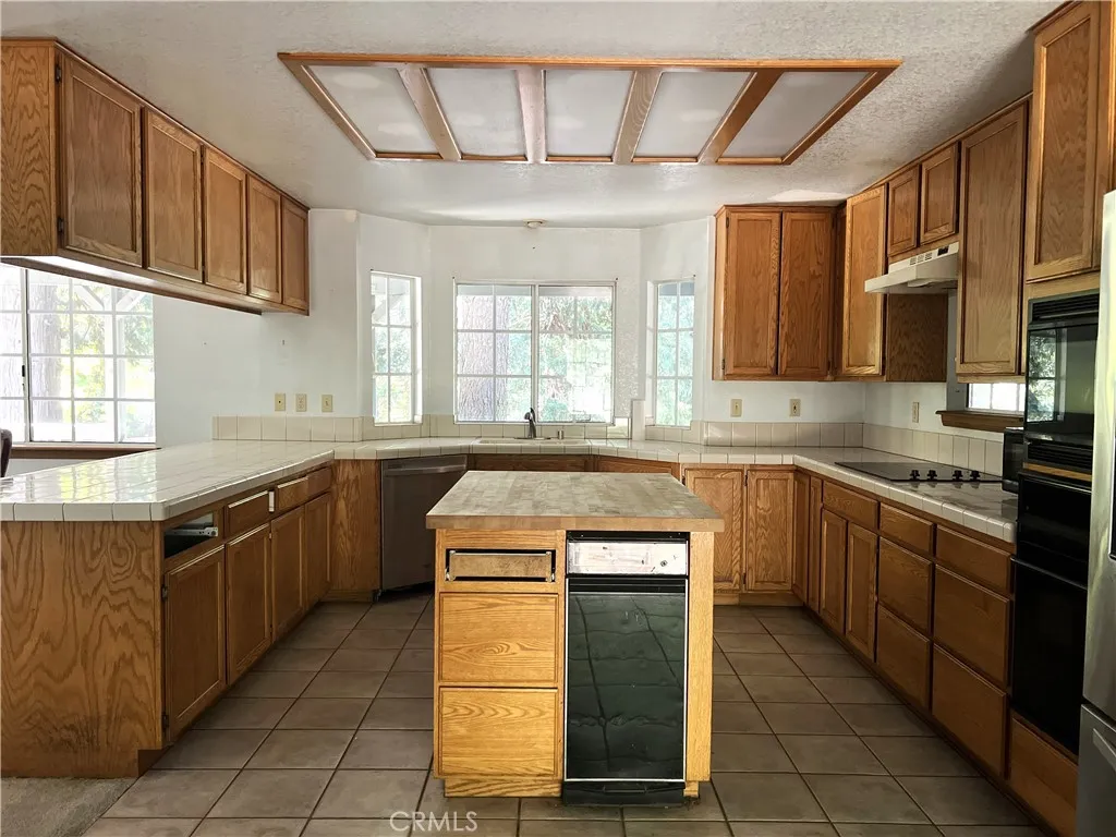 386 Garden Drive, Cedarpines Park, California 92322 home-pic-9