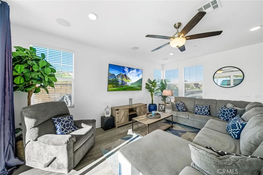 31009 Lusitano Circle, Menifee, California 92584 home-pic-10