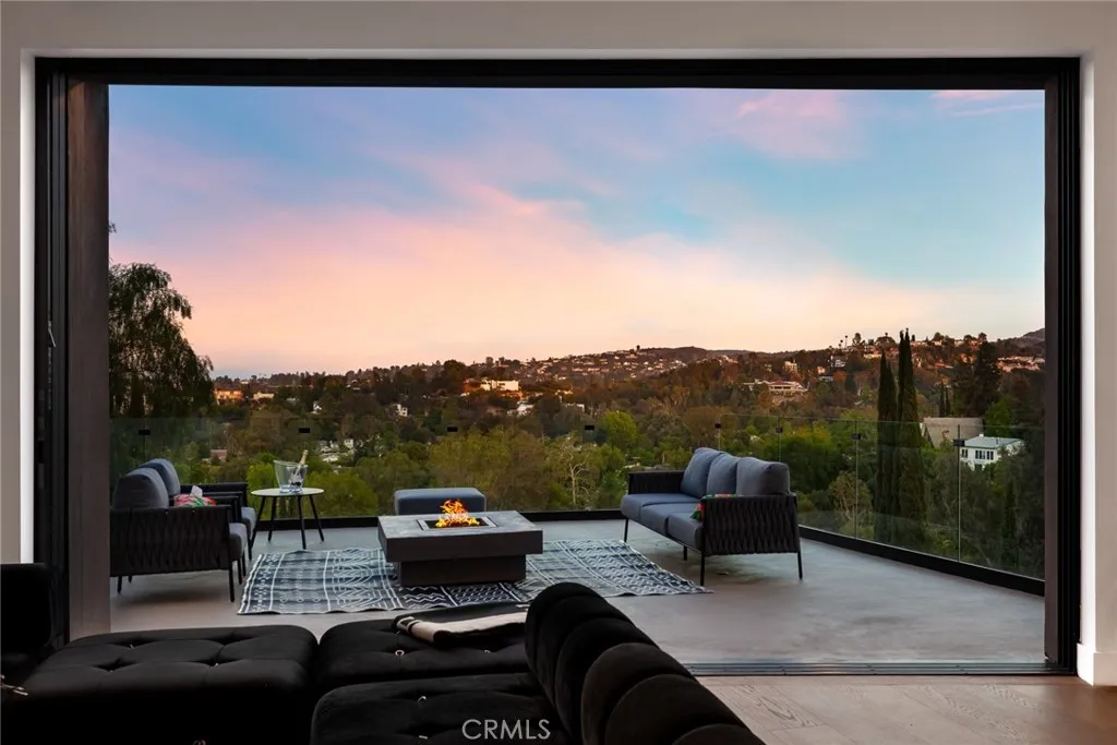 5134 Medina Road, Woodland Hills, California 91364 home-pic-3