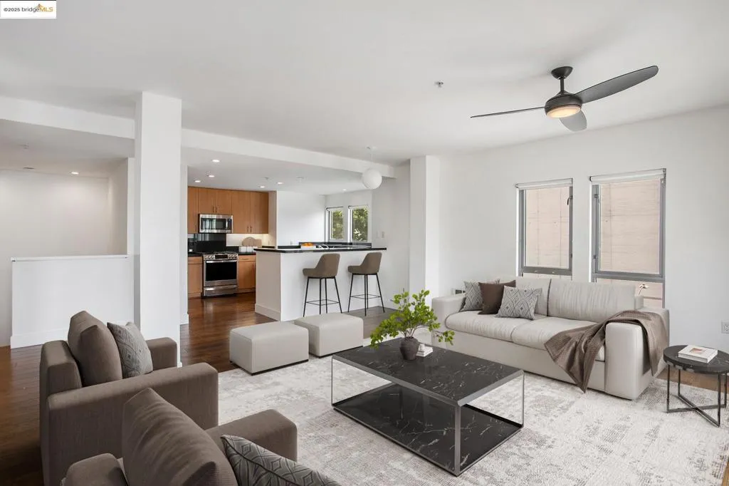 438 W Grand Ave 401, Oakland, California 94612 home-pic-3