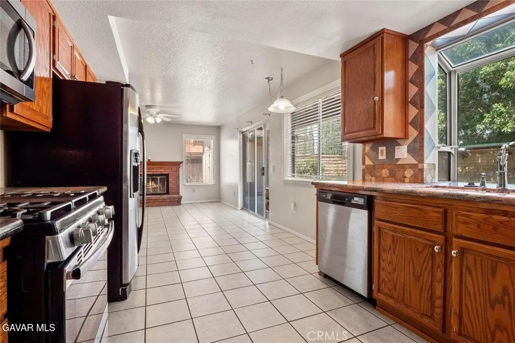 39240 Gunsmoke Court, Palmdale, California 93551 home-pic-11