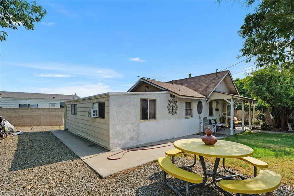 1329 Pleasant View Avenue, Corona, California 92882 home-pic-4