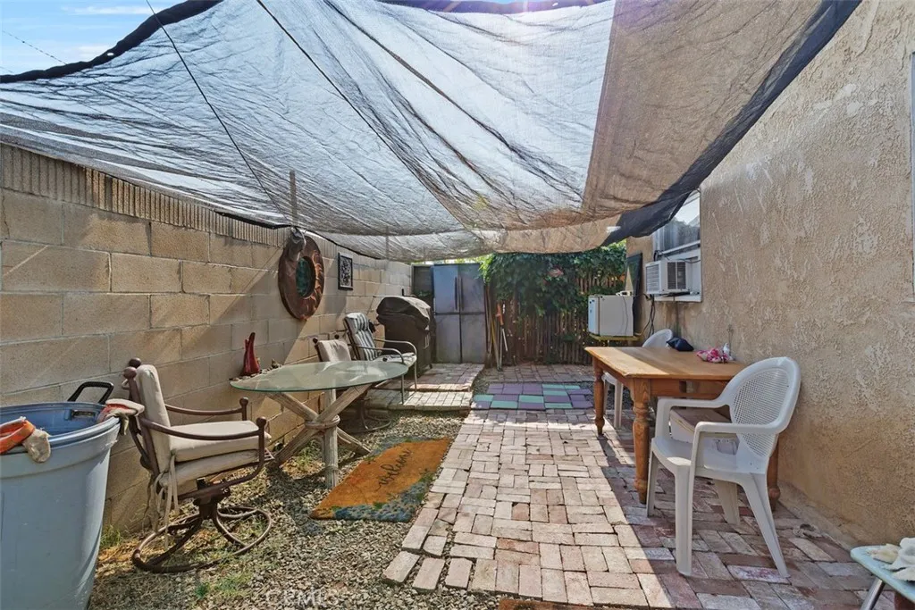 1329 Pleasant View Avenue, Corona, California 92882 home-pic-6
