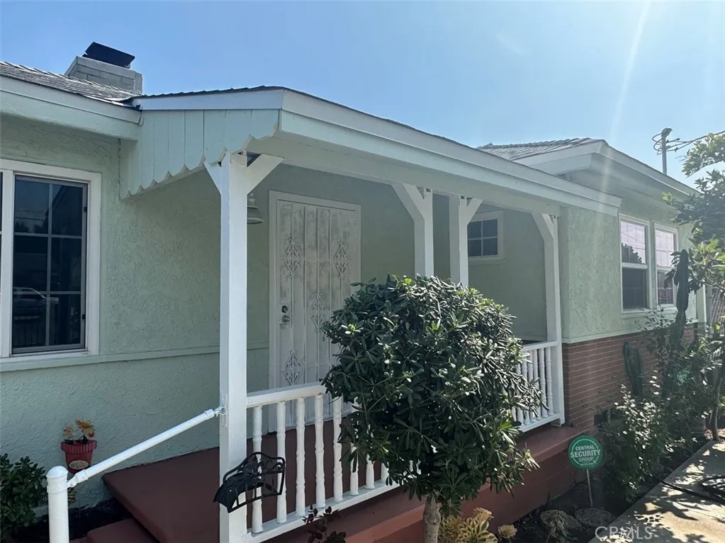 10842 Saticoy Street, Sun Valley, California 91352 home-pic-1