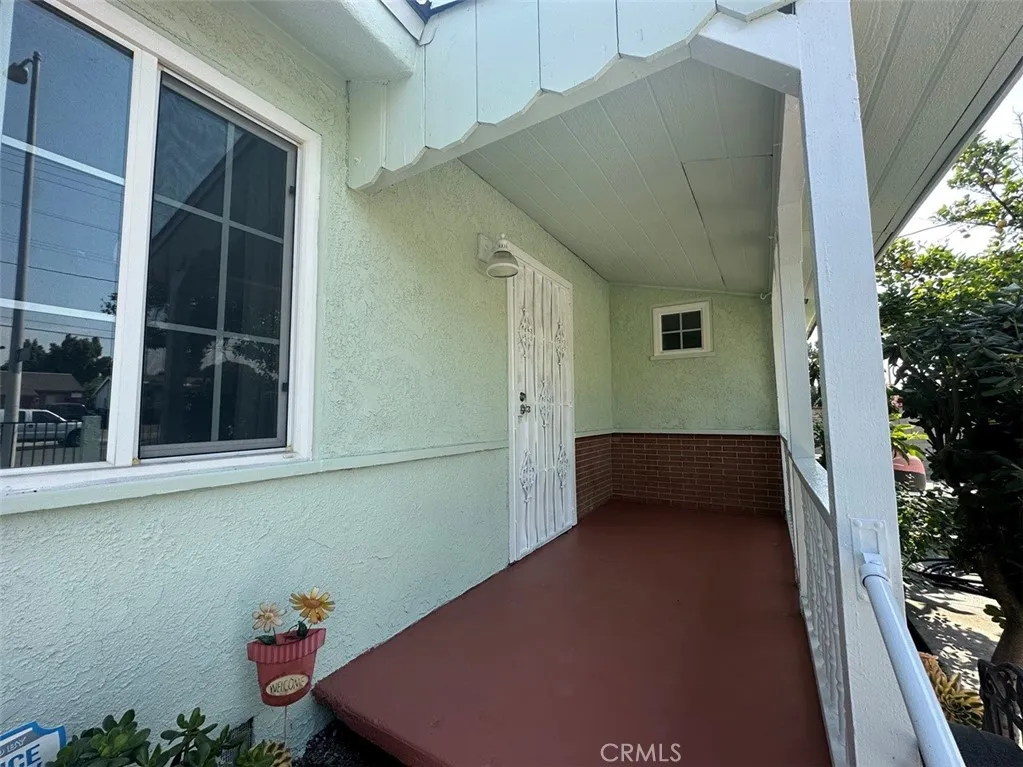 10842 Saticoy Street, Sun Valley, California 91352 home-pic-3