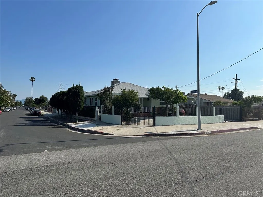 10842 Saticoy Street, Sun Valley, California 91352 home-pic-0