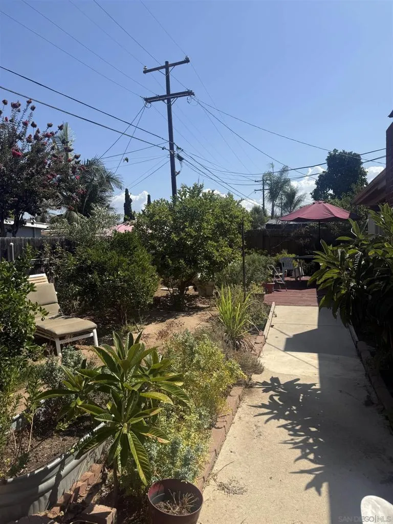 682 Valley Village Dr, El Cajon, California 92021 home-pic-4