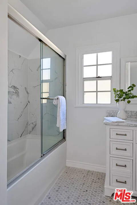 543 N June Street, Los Angeles, California 90004 home-pic-15