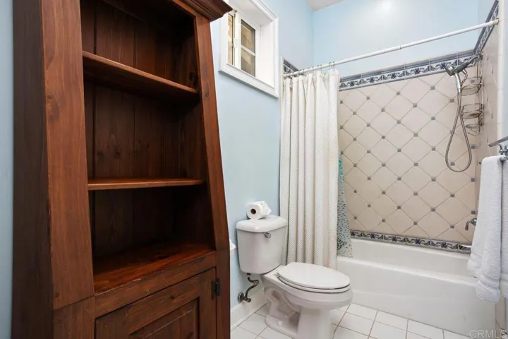 Tiled tub/shower & tile floors