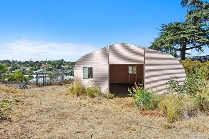 20'x20' barn or metal storage building.