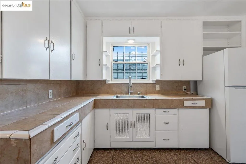 8806 Dowling St, Oakland, California 94605 home-pic-7