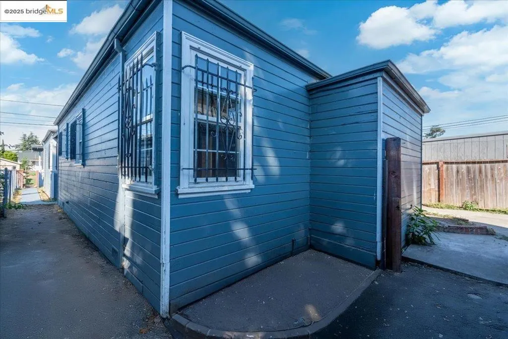 8806 Dowling St, Oakland, California 94605 home-pic-23