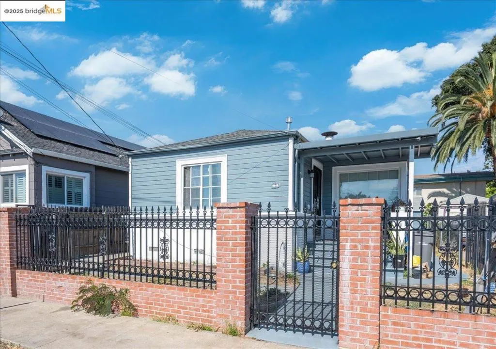 8806 Dowling St, Oakland, California 94605 home-pic-1
