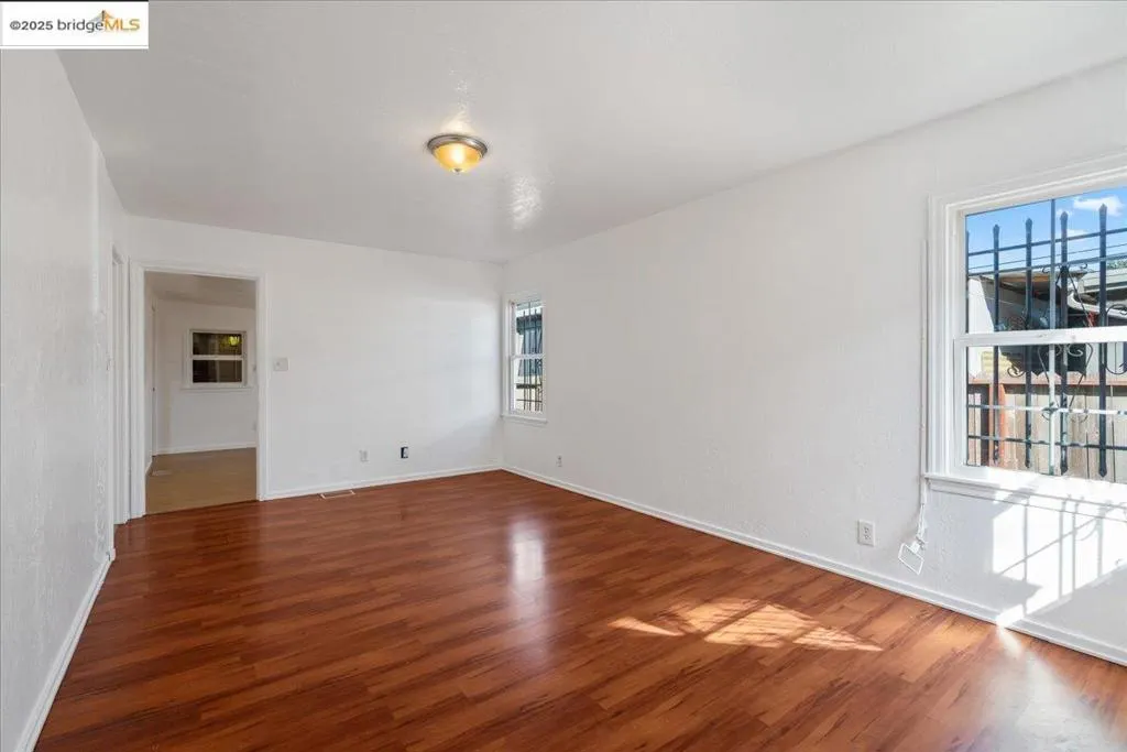 8806 Dowling St, Oakland, California 94605 home-pic-15