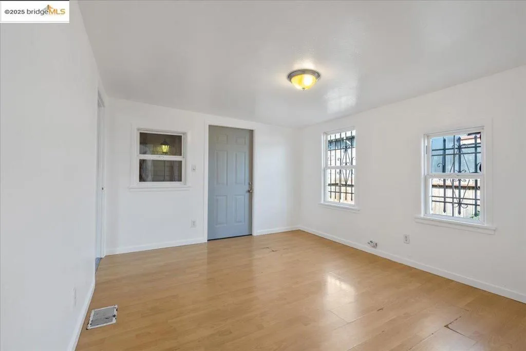 8806 Dowling St, Oakland, California 94605 home-pic-12