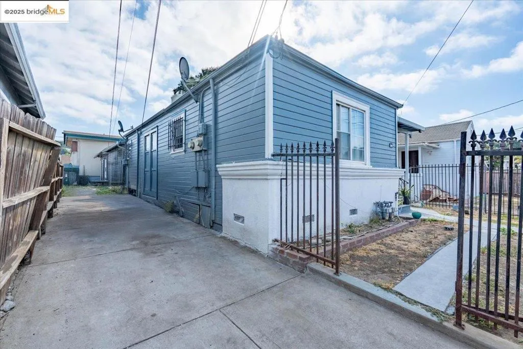 8806 Dowling St, Oakland, California 94605 home-pic-4