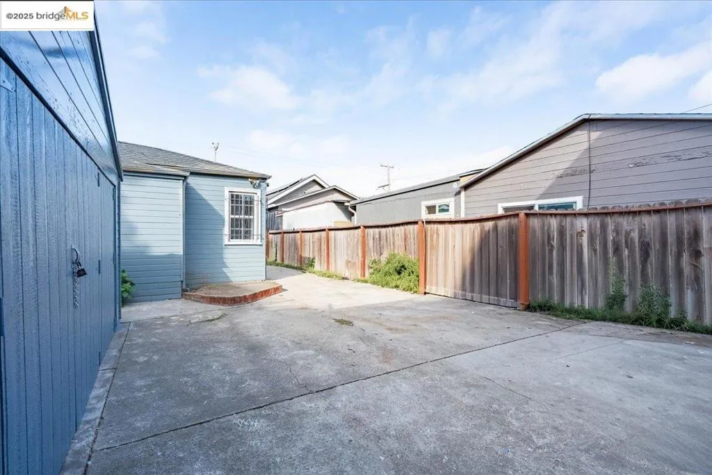 8806 Dowling St, Oakland, California 94605 home-pic-25