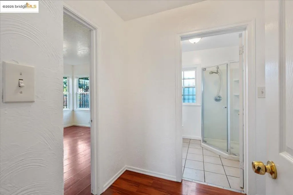 8806 Dowling St, Oakland, California 94605 home-pic-16