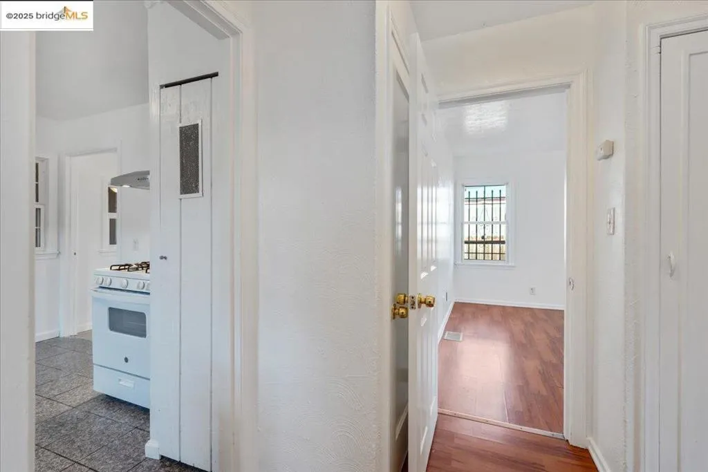 8806 Dowling St, Oakland, California 94605 home-pic-13