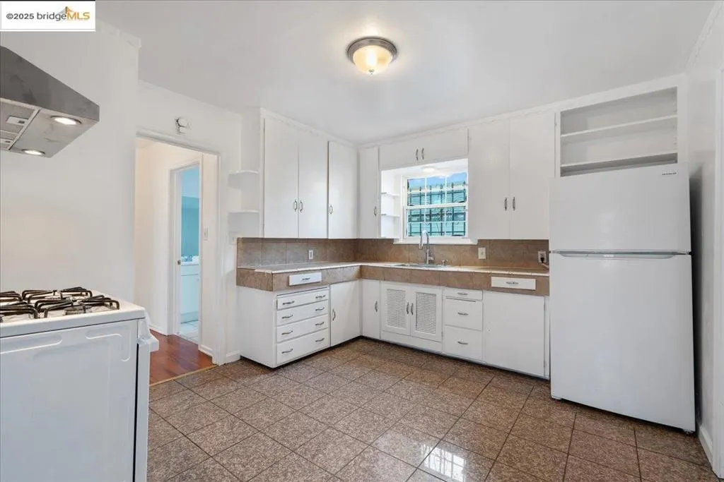 8806 Dowling St, Oakland, California 94605 home-pic-9