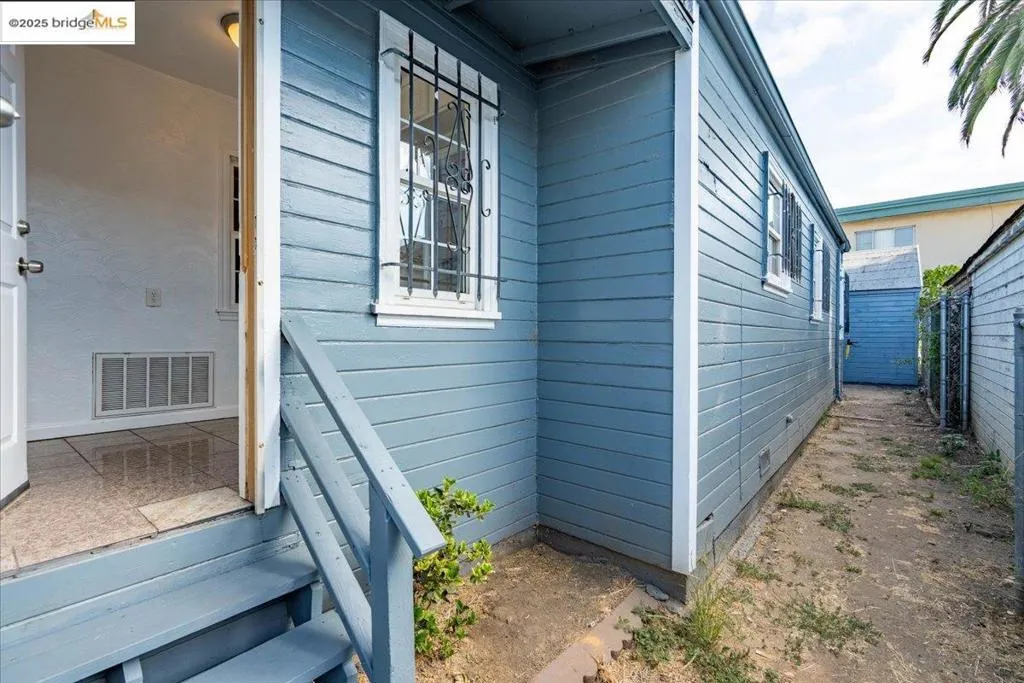 8806 Dowling St, Oakland, California 94605 home-pic-22