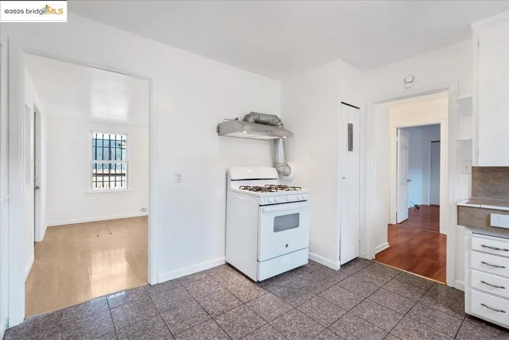 8806 Dowling St, Oakland, California 94605 home-pic-10