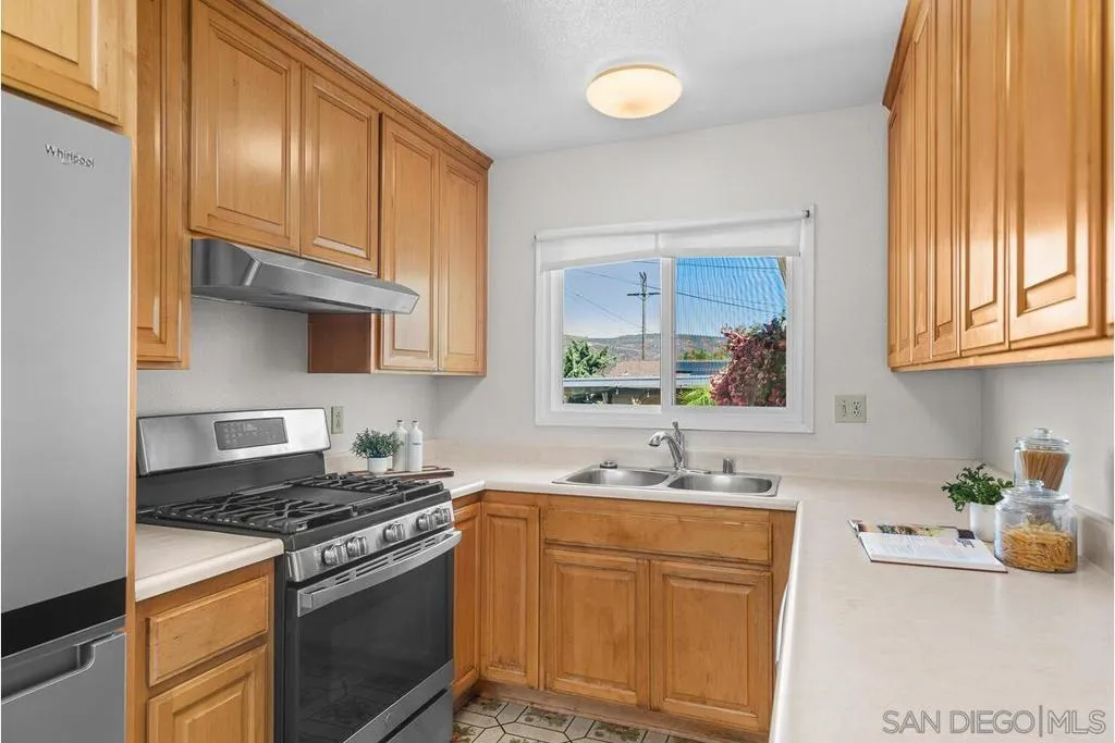 , San Diego, California 92119 home-pic-8