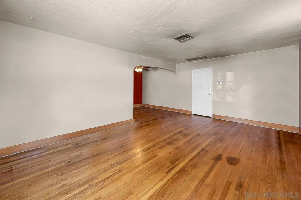 561 Spruce St, Imperial Beach, California 91932 home-pic-4