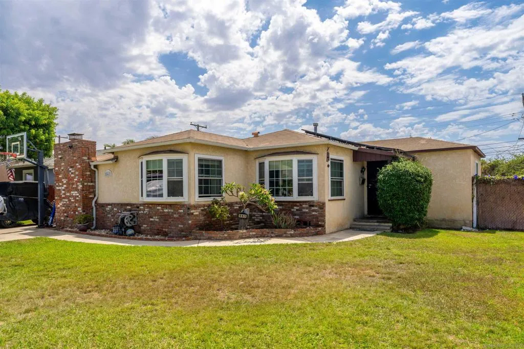 561 Spruce St, Imperial Beach, California 91932 home-pic-0