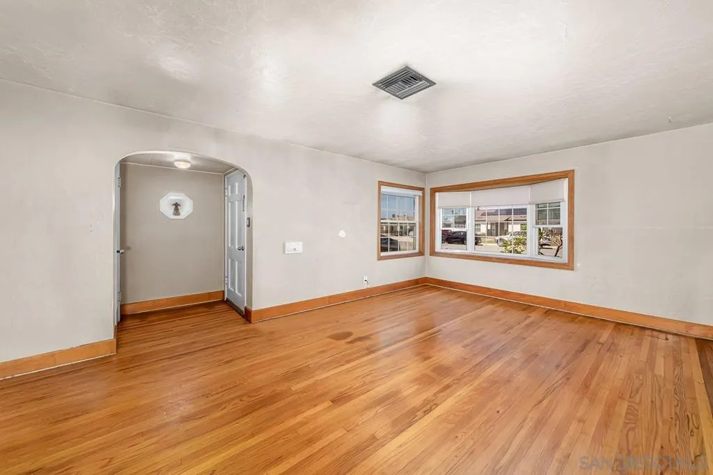 561 Spruce St, Imperial Beach, California 91932 home-pic-3