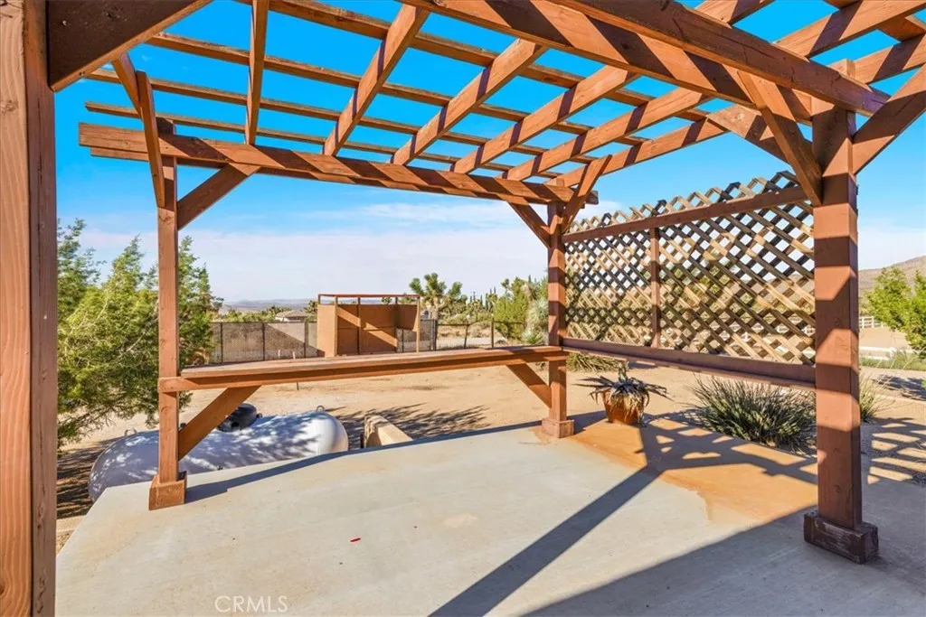 9588 Black Rock, Yucca Valley, California 92284 home-pic-38