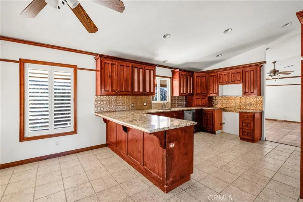 9588 Black Rock, Yucca Valley, California 92284 home-pic-16