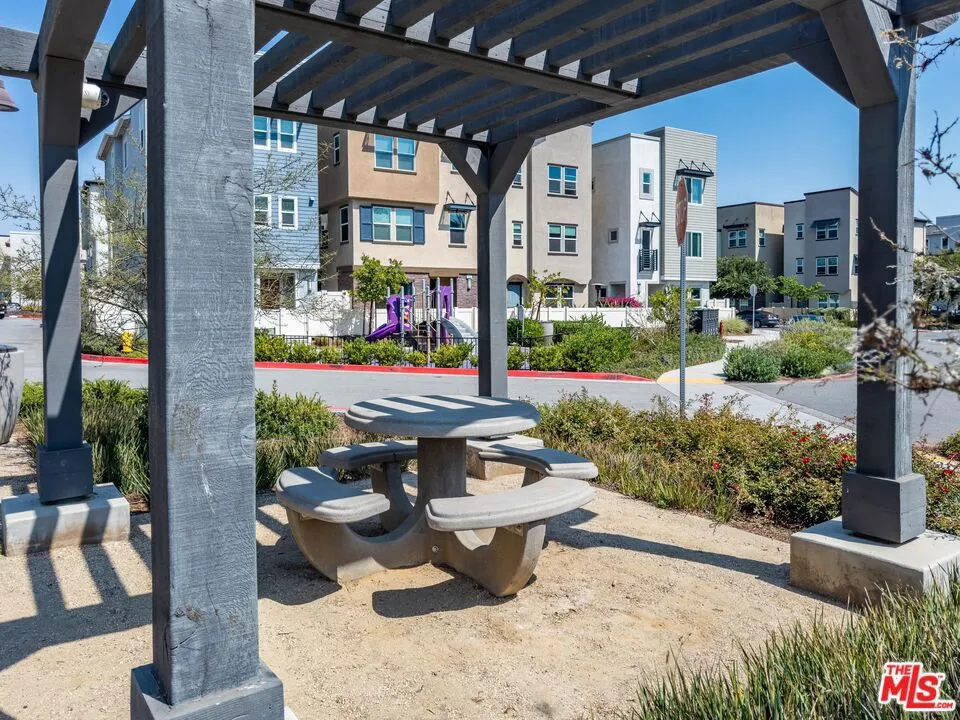 515 Daniel Freeman Circle, Inglewood, California 90301 home-pic-31