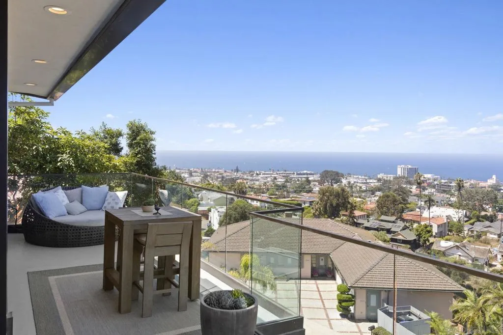 1586 Crespo Dr, La Jolla, California 92037 home-pic-23