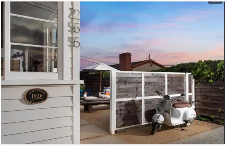 255 Center Street, Laguna Beach, California 92651