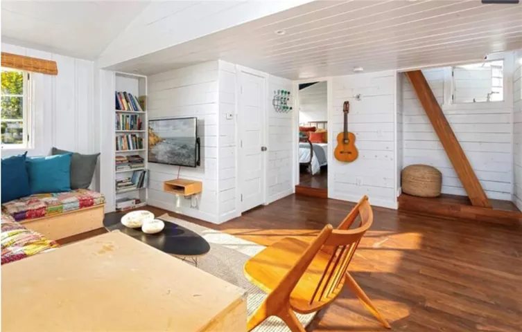 255 Center Street, Laguna Beach, California 92651