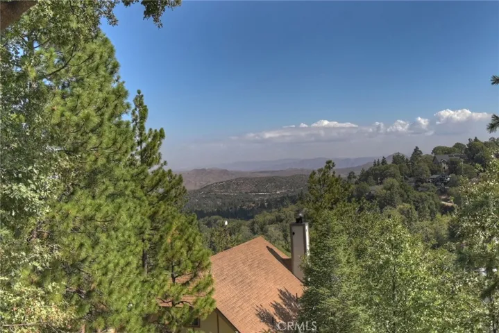 1219 Klondike Drive, Lake Arrowhead, California 92352