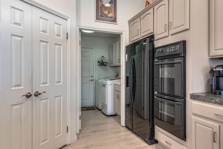 012_012_250606_80411_portobello_drive_in