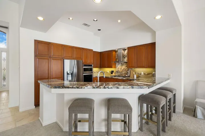 BREAKFAST BAR
