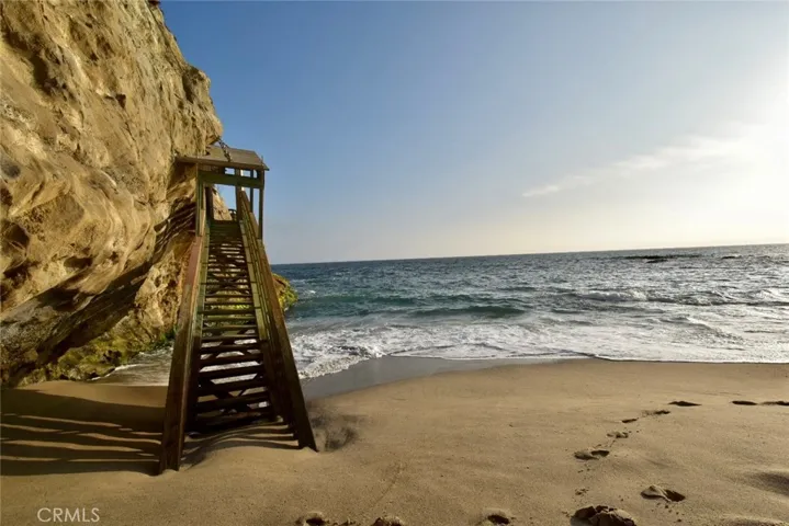 Private access from Table Rock community to West Beach