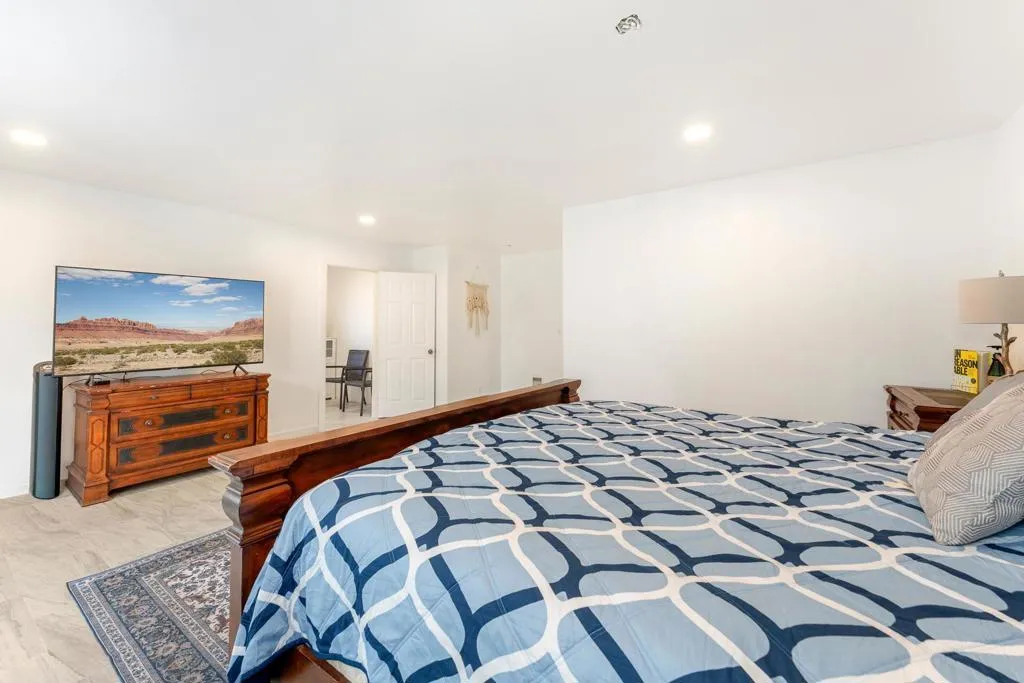75760 Skyline Drive, Desert Hot Springs, California 92241 home-pic-12