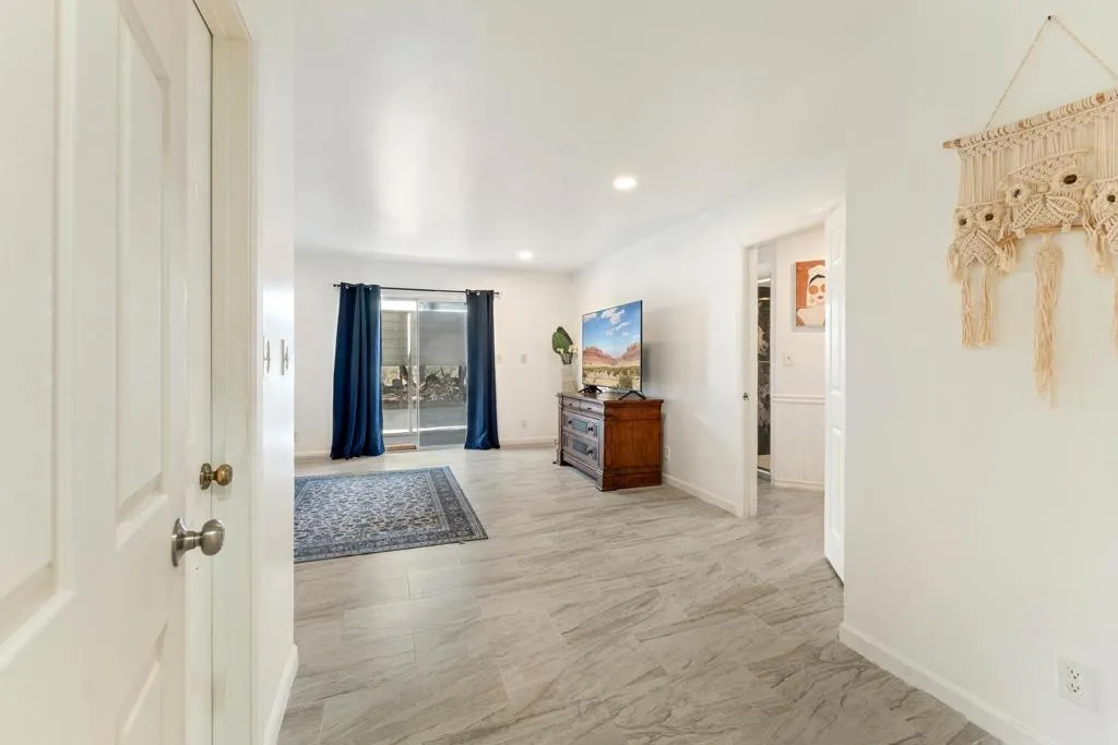 75760 Skyline Drive, Desert Hot Springs, California 92241 home-pic-9