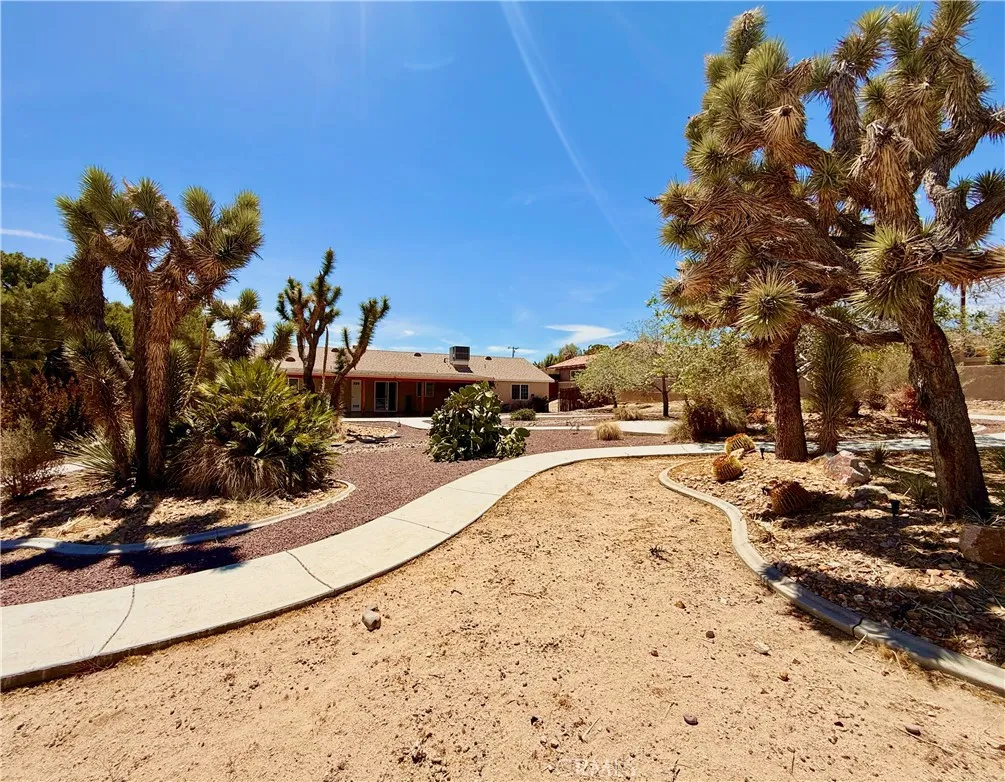 54822 El Prado Trail, Yucca Valley, California 92284 home-pic-1