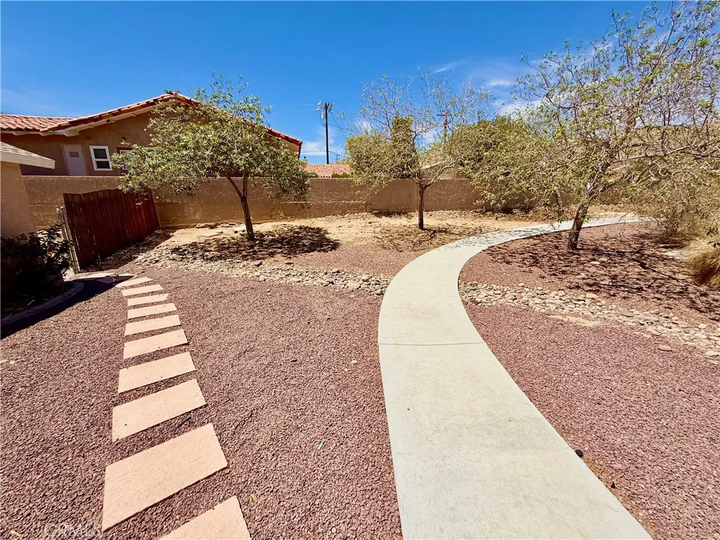 54822 El Prado Trail, Yucca Valley, California 92284 home-pic-16